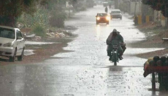 بلوچستان کے مختلف اضلاع میں شدید بارش، ندی نالوں میں طغیانی، بجلی کی آنکھ مچولی