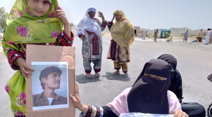 پسنی, لاپتہ شخص کی بازیابی کے لیے پسنی زیرو پوائنٹ پر کوسٹل ہائی وے بلاک