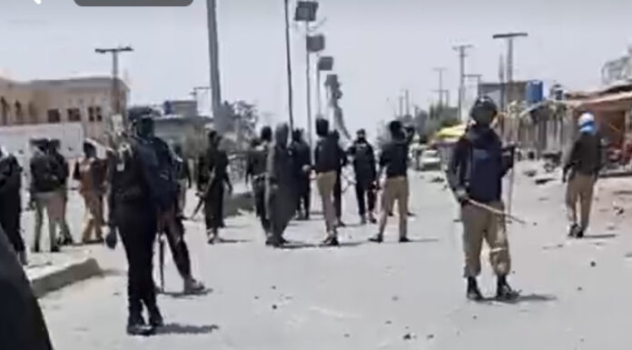 کوئٹہ، لاپتہ ظہیر احمد کی بازیابی کے لیے جاری احتجاج پر فورسز کا حملہ، شیلنگ، اور لاٹھی چارج، متعدد مظاہرین زخمی۔