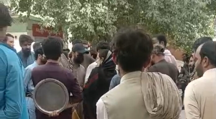 لاپتہ ظہیر احمد کی بازیابی کے لئے ریڈ زون جانے والے ریلی پر فورسز کی فائرنگ، 5 افراد زخمی،