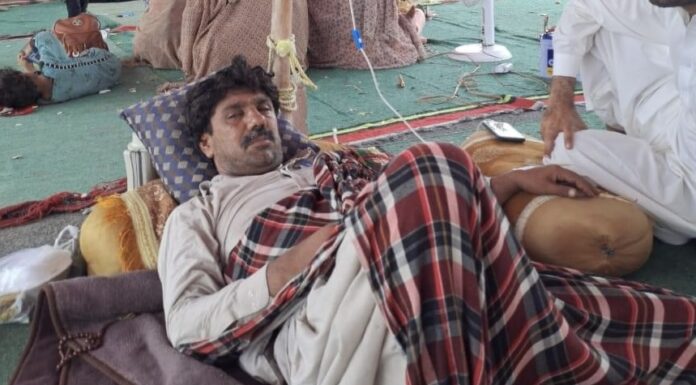 تربت میں لاپتہ افراد کا دھرنا شدید گرمی میں جاری،کیمپ میں بیٹھے لاپتہ مسلم عارف کے والد عارف بلوچ کی طبیعت بگڑ گئی۔