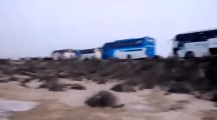 کراچی سے آنے والا قافلہ کُنڈ ملیر پہ محصور، خواتین و بچوں پر پانی تک رسائی بند، کربلا کا صماں۔