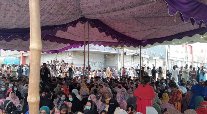 تربت، بلوچ یکجہتی کمیٹی کی اپیل پر شہرمیں تمام کاروباری مراکز بند شہید فدا چوک پر دھرنا جاری