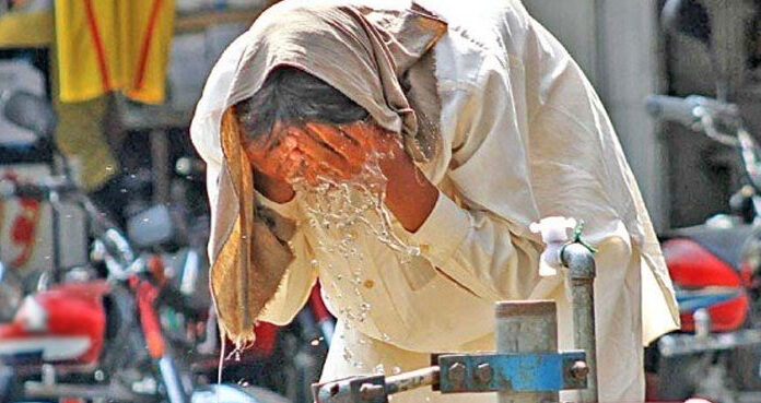 کراچی میں گرمی حد سے زیادہ تجاوز کرگئی ہے