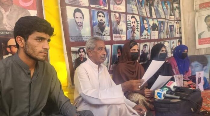 دس دنوں کے اندر میرے بھائی کو بازیاب نہیں کیا گیا تو ڈی ایچ کیو اسپتال آواران کے سامنے دھرنا دینگے۔ ہمشیرہ لاپتہ ڈاکٹر عبدالحئی بلوچ