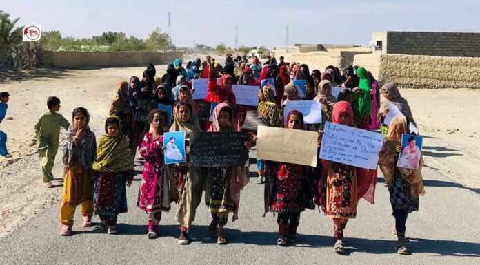 ہوشاپ میں جبری گمشدگیوں کے خلاف احتجاج، سی پیک شاہراہ پر دھرنا