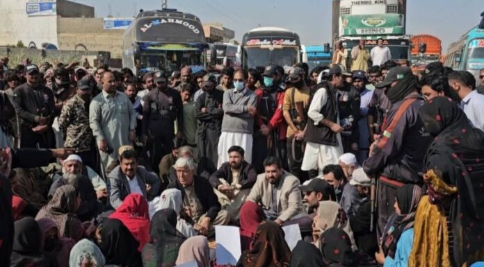 حب: مظاہرین پر پولیس کا تشدد اور لاٹھی چارج