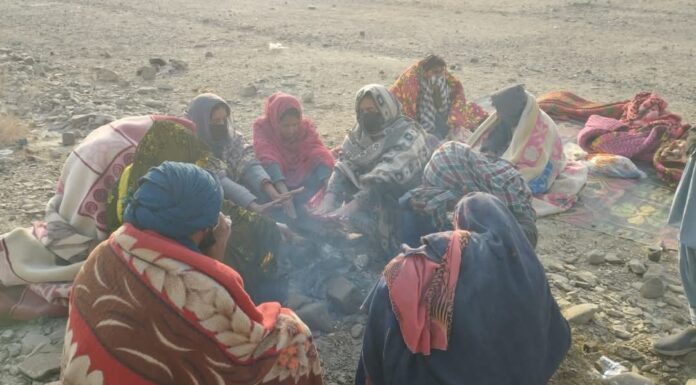 تربت۔ شہر کے مرکزی داخلی اور خارجی راستوں پر دو مقامات پر دھرنا کے باعث تربت کا کراچی اور کوئٹہ سے زمینی رابطہ مکمل منقطع
