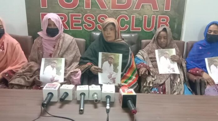 تربت: آپسر کولوائی بازار سے فدا بلوچ کی جبری گمشدگی پر اہل خانہ کا فدا شہید چوک پر دھرنا اور تربت پریس کلب میں پریس کانفرنس