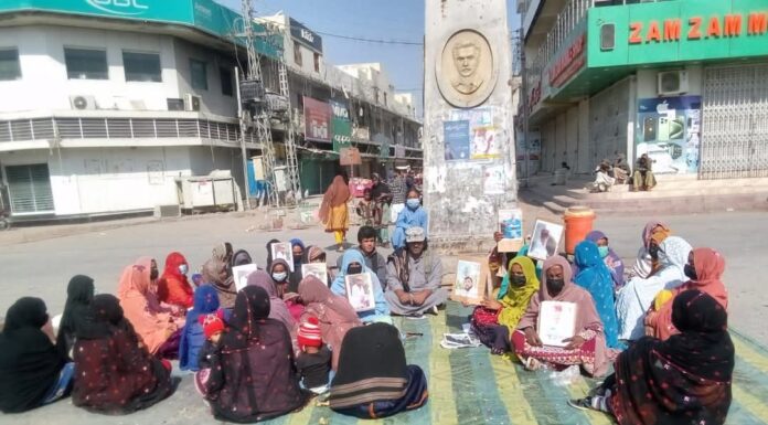 تربت: لاپتہ افراد کی بازیابی کے لیے شہید فدا چوک دوسرے روز دھرنا، آج شام 4 بجے دھرنا گاہ میں پریس کانفرنس کی جائے گی