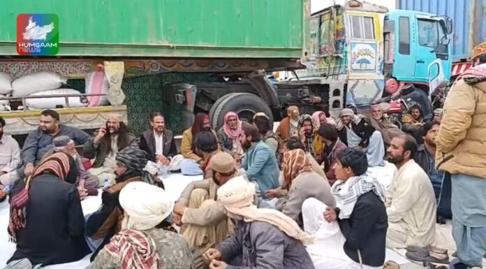 مستونگ میں لاپتہ افراد کی بازیابی کیلئے 35 گھنٹوں سے احتجاجی دھرنا جاری ،کل بولان شاہراہ بھی بند کیاجائے گا ۔ اعلامیہ جاری