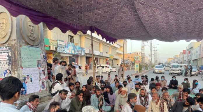 تربت، حیات سبزل کی میت پنجگور سے تربت شہید فدا چوک منتقل ،بی وائی سی نے نعش کے ساتھ احتجاج کا اعلان کردیا۔
