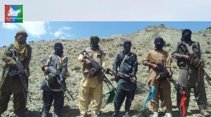 قلات میں قابض آرمی کی کمک کے لیے ہیلی کاپٹروں سے فضائی بمبارمنٹ اور شلینگ کی جارہی ہے۔ علاقائی ذرائع