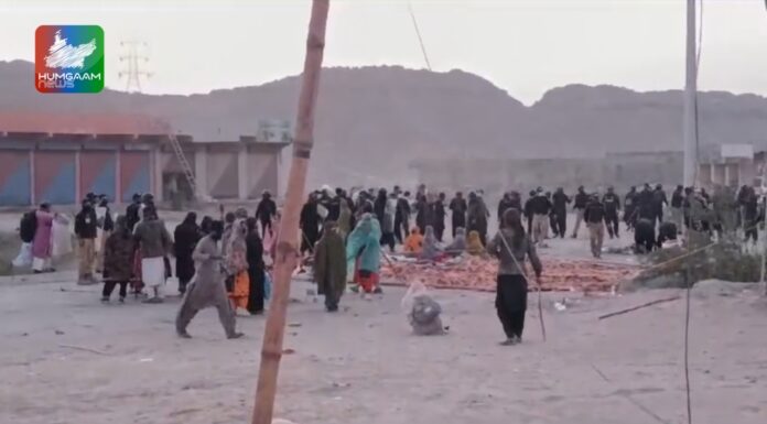 حب: جبری گمشدہ افراد کے لواحقین کے دھرنے پر پولیس و خفیہ اداروں کا کریک ڈاؤن، خواتین پر تشدد، متعدد گرفتار