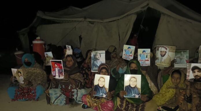 بلوچ یکجہتی کمیٹی جھلاوان ریجن اور متاثرہ خاندانوں کا پچھلے 62 گھنٹوں سے دھرنا جاری ہے۔