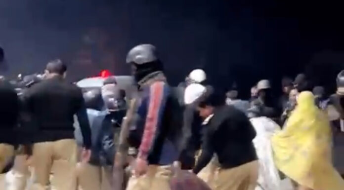 کوئٹہ پولیس اور انتظامیہ نے بی وائی سی بلوچ یکجہتی کمیٹی کے مرکزی رہنما ڈاکٹر ماہرنگ بلوچ کو ان کے دیگر ساتھیوں سمیت گرفتار کر لیا ہے۔ بی وائی سی