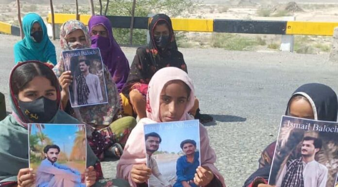 تربت، لاپتہ افراد کے اہل خانہ نے ایک دفعہ پھر سی پیک روڈ کو جدگال ڈن پر بلاک کردیا