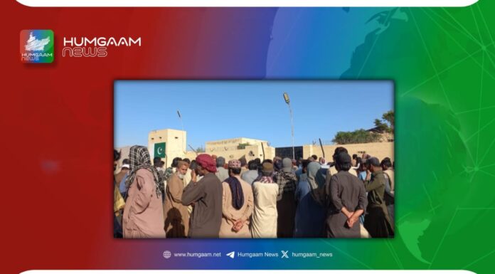 مستونگ پاکستانی فورسز کے گھروں پر چھاپے، 5 افراد جبری لاپتہ، عوام سراپا احتجاج کیمپ سامنے دھرنا