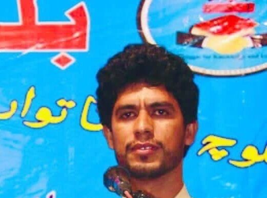 ریاستی اداروں کے ہاتھوں تنظیم کے مرکزی چیئرمین جاوید بلوچ کی جبری گمشدگی کی شدید الفاظ میں مذمت کرتے ہیں اور ان کی جلد از جلد باحفاظت بازیابی کا مطالبہ کرتے ہیں۔ بلوچ اسٹوڈنٹس فرنٹ
