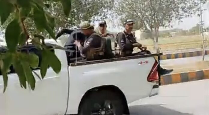 لسبیلہ یونیورسٹی میں پُرامن احتجاج کو سبوتاژ کرنے کے لیے ریاستی اداروں نے پولیس کی بھاری نفری تعینات کر دی۔ بلوچ اسٹوڈنٹس الائنس
