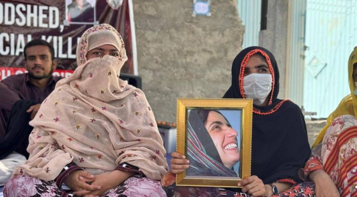 تربت، بی وائی سی کیچ کی طرف سے بلوچ رہنماؤں کی گرفتاری کے خلاف تین روزہ علامتی بھوک ہڑتالی کیمپ قائم۔