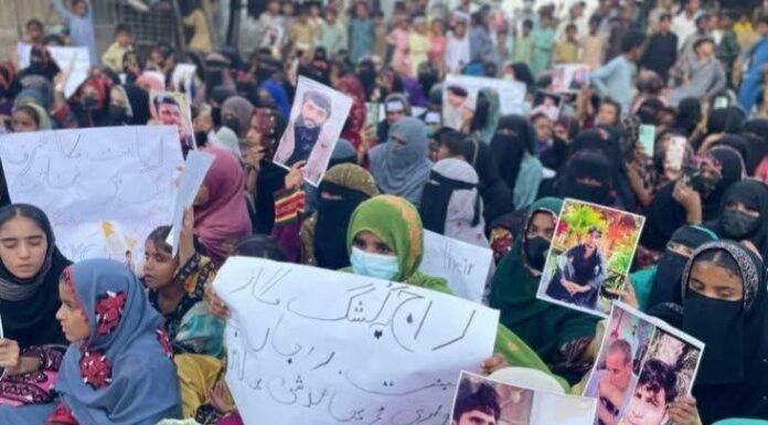 مند، بلوچ نوجوانوں کی قتل کے خلاف مند احتجاج