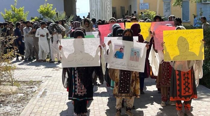 تربت یونیورسٹی کے طلبہ کی احتجاجی ریلی؛ رحمت ہلکو، عمران تاج اور نور خان نزر کی بازیابی کا مطالبہ