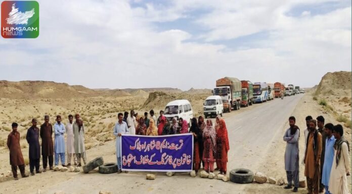 قابض پاکستانی فورسز کی فائرنگ میں زخمی خاتون کی لواحقین نے ایم 8 شاہراہ بلاک کردیا