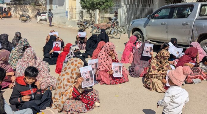 لسبیلہ، بلوچ خواتین کی جبری گمشدگیوں کے خلاف لواحقین کا لسبیلہ پریس کلب کے سامنے احتجاج