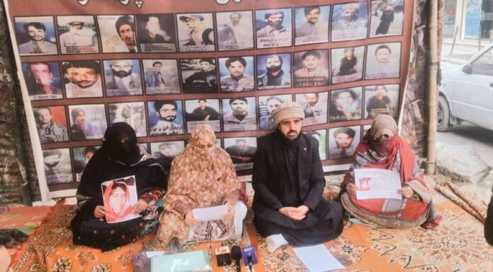 شال: نسرینہ بلوچ کی مبینہ جبری گمشدگی کے خلاف اہلِ خانہ کی پریس کانفرنس، ایف آئی آر درج کی جارہی ہے نہ منظرعام پر لایا جا رہا، اہلخانہ کا اس کرب سے نجات کی اپیل