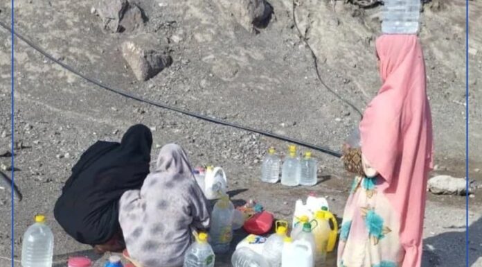 سراوان کے علاقے دزک میں بجلی کی طویل بندش اور پینے کے پانی کی شدید قلت، مکینوں کا حکام سے فوری نوٹس لینے کا مطالبہ