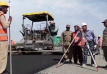 مسلح افراد نے سڑک کی تعمیر کے کام میں مصروف کمپنی کو نشانہ بنا کر دو مزدوروں کو اغوا کرلیا۔